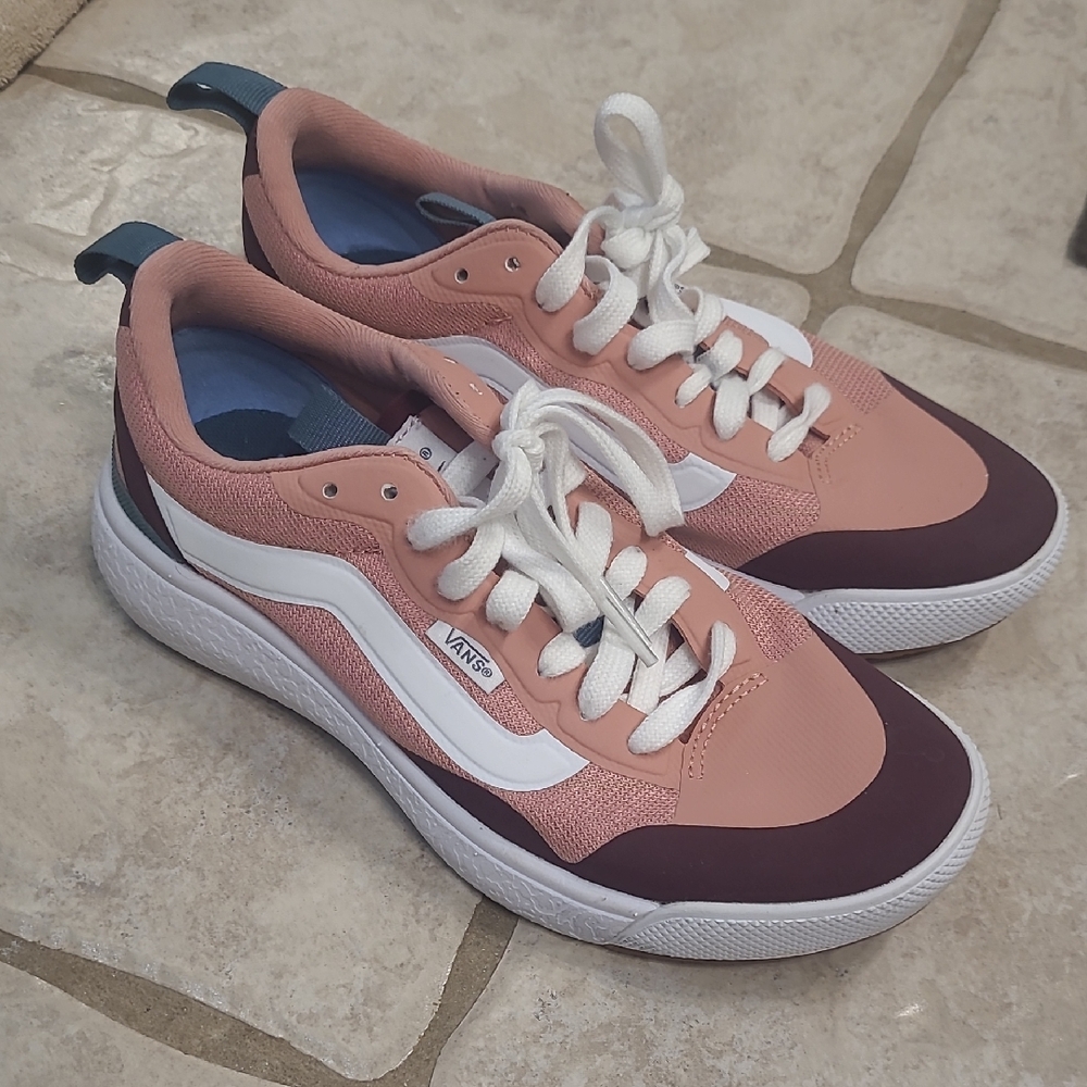 Vans Ultrarange, Sixe 6.5, Pink and Burgundy Sneakers